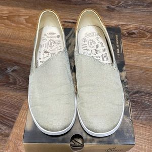 Women’s Chaco Ionia sand/sable Size 10